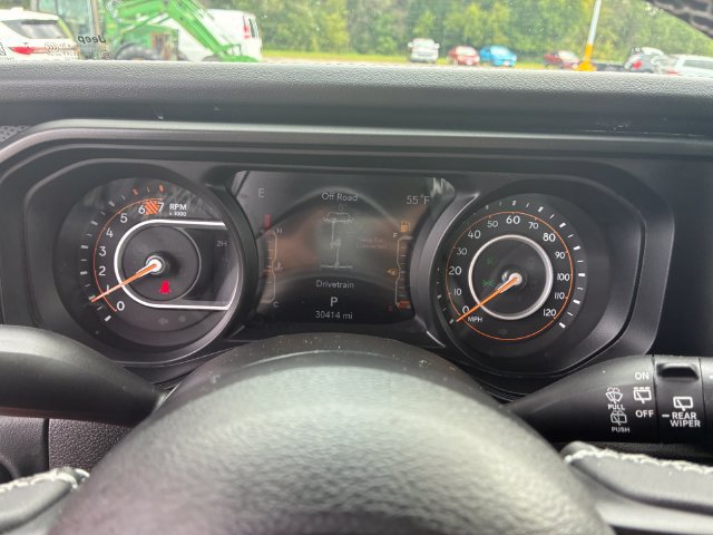 Used 2025 Jeep Wrangler Unlimited Rubicon w/ Convenience Group AWD/4WD image 23