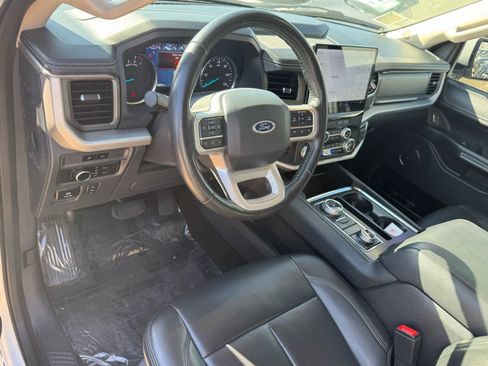 Used 2023 Ford Expedition Max XLT image 2