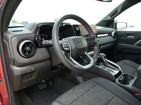 Used 2024 Chevrolet Colorado Z71 w/ Z71 Convenience Package 2 AWD/4WD image 14