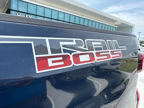 Used 2020 Chevrolet Silverado 1500 LT Trail Boss AWD/4WD image 17