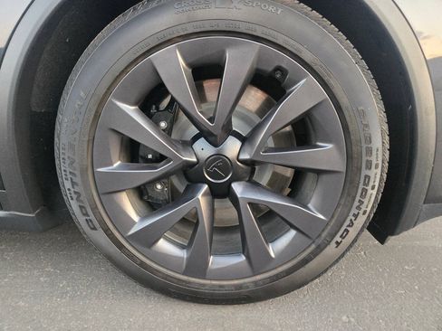Used 2024 Tesla Model X AWD/4WD image 17