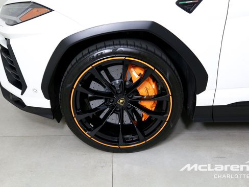Used 2022 Lamborghini Urus AWD/4WD image 36