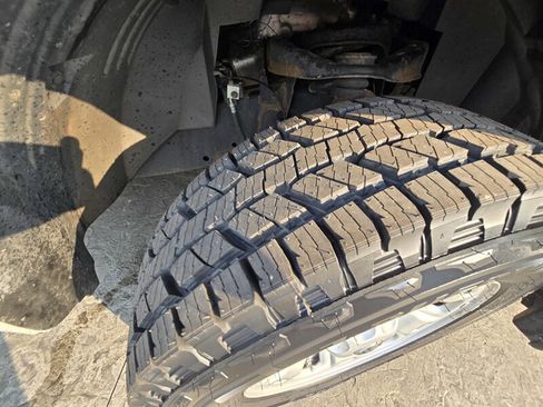 Used 2019 Nissan NV 2500 SV image 25