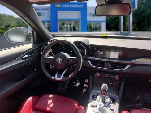 Used 2024 Alfa Romeo Stelvio Veloce AWD/4WD image 32