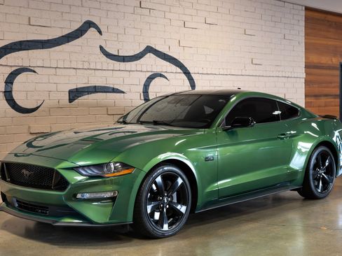Used 2022 Ford Mustang GT Premium w/ Black Accent Package RWD image 10