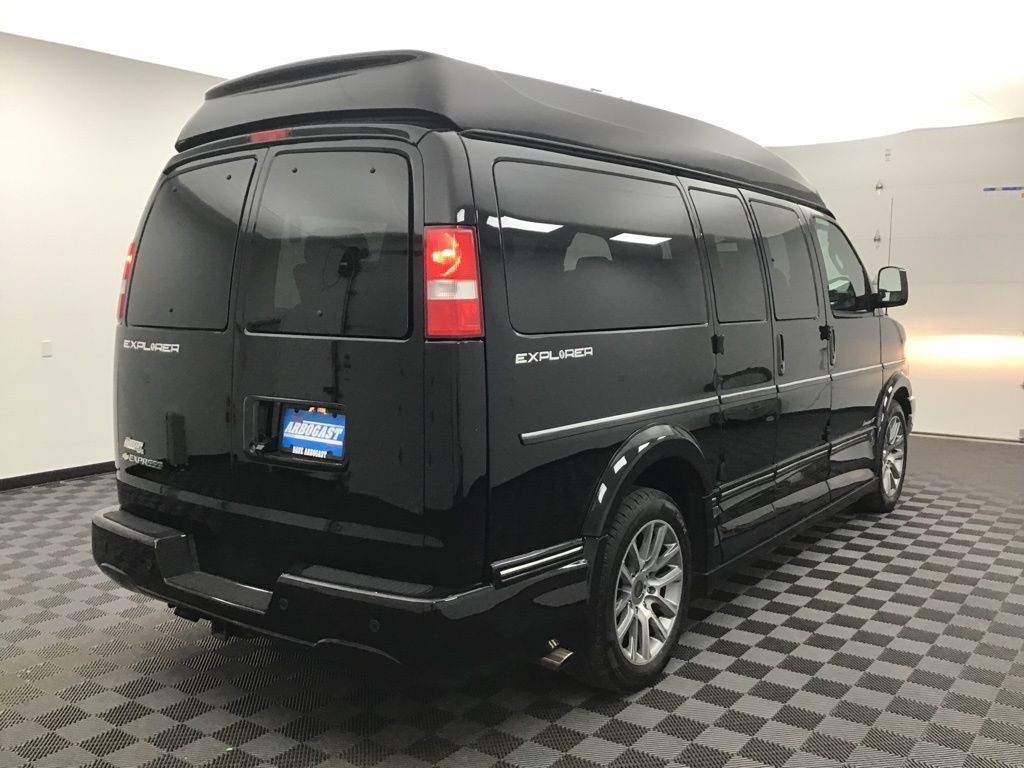 Used 2020 Chevrolet Express 2500 w/ Enhanced Convenience Package RWD image 3