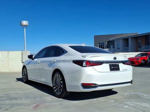 Used 2025 Lexus ES 300h w/ Luxury Package image 4