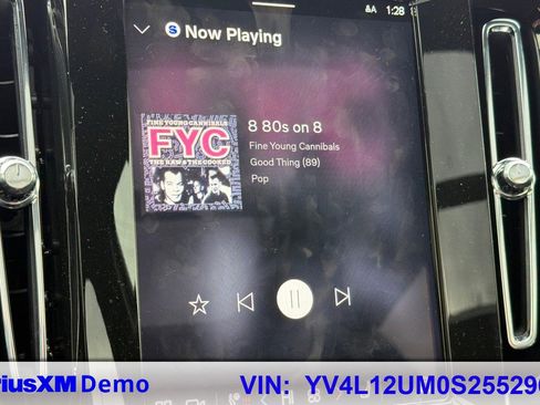 Used 2025 Volvo XC40 B5 Ultra w/ Climate Package image 29