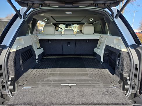 New 2026 Land Rover Range Rover Long Wheelbase SE image 12