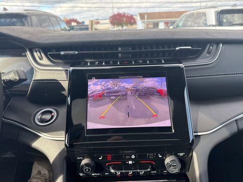 New 2025 Jeep Grand Cherokee Altitude image 23