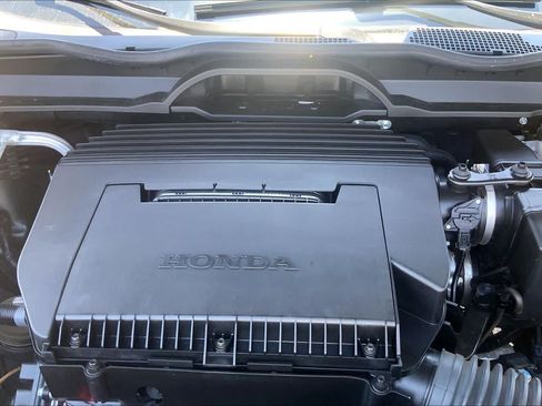 Used 2025 Honda Pilot TrailSport image 32