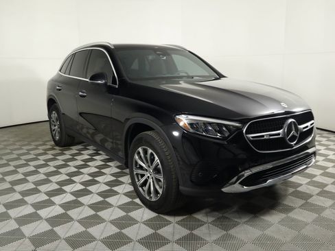 Used 2025 Mercedes-Benz GLC 300 image 3