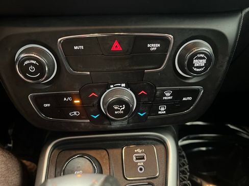 Used 2020 Jeep Compass Latitude w/ Cold Weather Group AWD/4WD image 27