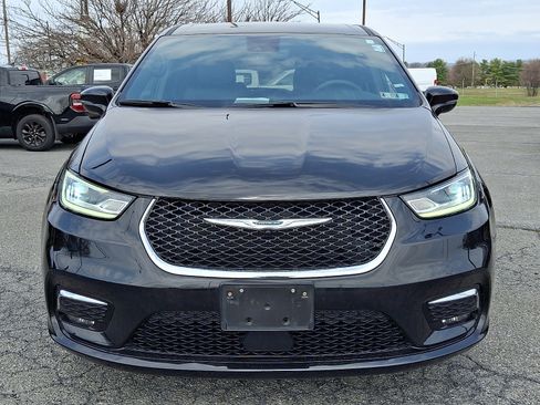 Used 2025 Chrysler Pacifica Select FWD image 2