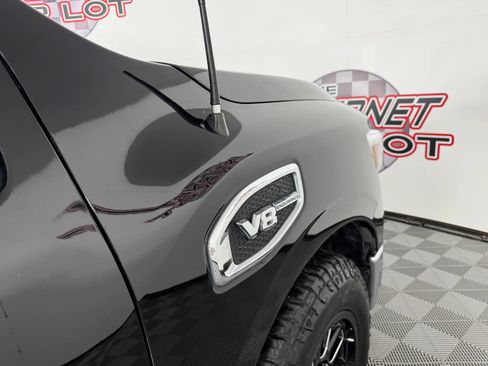 Used 2017 Nissan Titan SV AWD/4WD image 28
