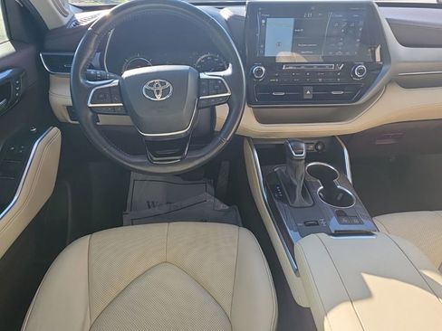 Used 2021 Toyota Highlander Limited image 21