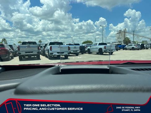 Used 2024 GMC Terrain SLT w/ Tech Package FWD image 28