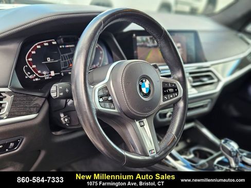 Used 2021 BMW X7 M50i image 18