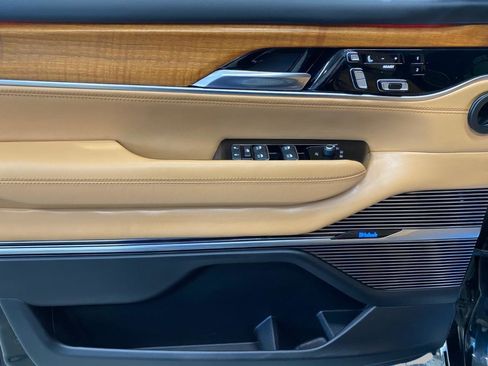 Used 2022 Jeep Grand Wagoneer Series III w/ Flexible Seating Group image 15