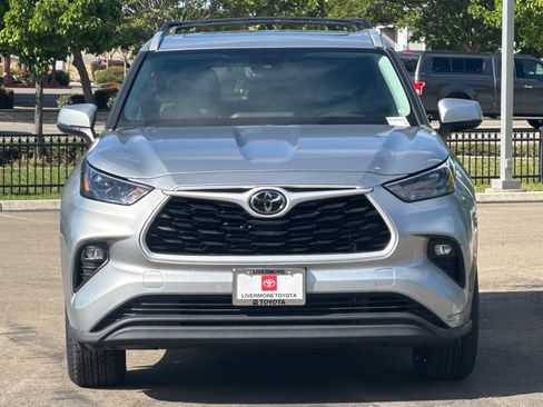 Used 2022 Toyota Highlander XLE image 9