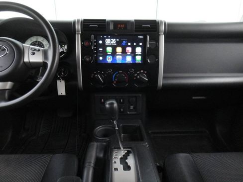Used 2014 Toyota FJ Cruiser 2WD w/ Convenience Package image 21