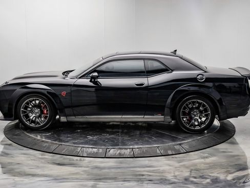 Used 2022 Dodge Challenger SRT Hellcat RWD image 9