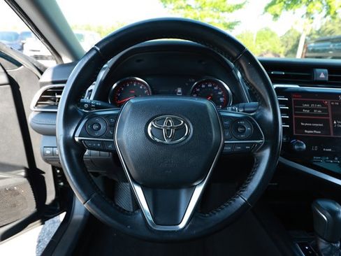Used 2019 Toyota Camry XSE FWD image 10