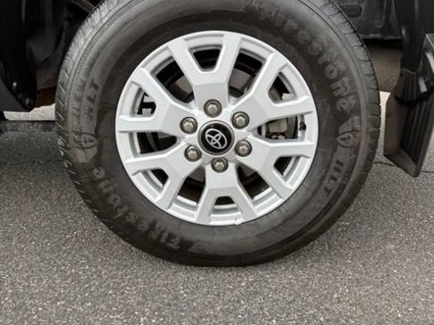Certified 2024 Toyota Tacoma SR5 AWD/4WD image 10