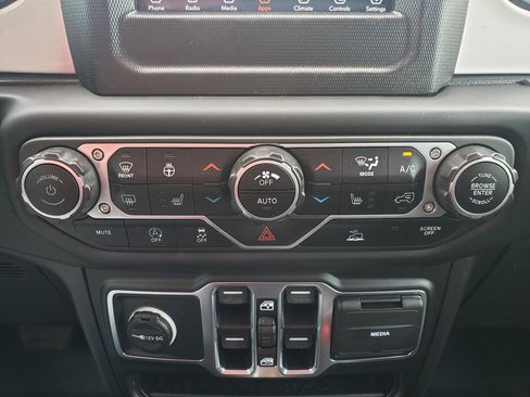 Used 2021 Jeep Wrangler Unlimited Sport AWD/4WD image 16