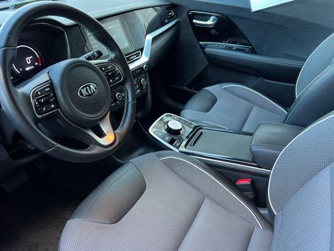 Used 2021 Kia Niro EX image 11