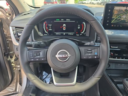 Certified 2024 Nissan Rogue Platinum AWD/4WD image 17