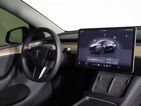 Used 2024 Tesla Model Y Performance AWD/4WD image 29