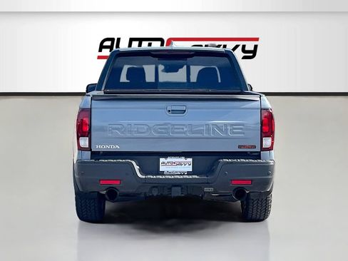 Used 2025 Honda Ridgeline TrailSport image 6