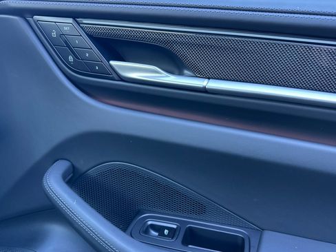 Certified 2025 Porsche Macan 4 Electric image 20