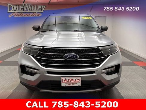 Used 2021 Ford Explorer XLT w/ Equipment Group 202A image 2