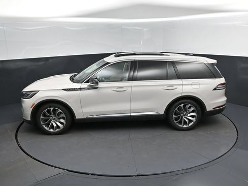 Used 2025 Lincoln Aviator Reserve w/ Luxury Package RWD image 32
