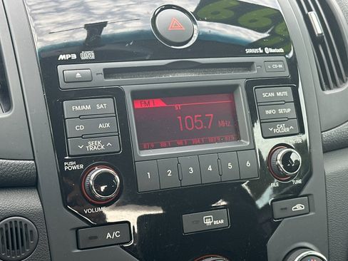 Used 2011 Kia Forte Koup EX image 17