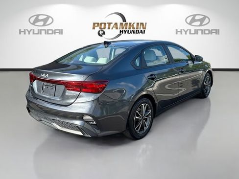 Used 2023 Kia Forte LXS w/ LXS Technology Package image 5