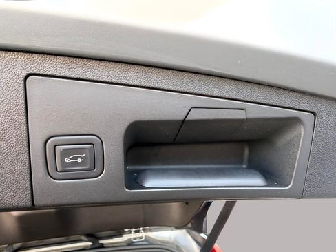 Used 2024 Cadillac XT4 Premium Luxury image 19