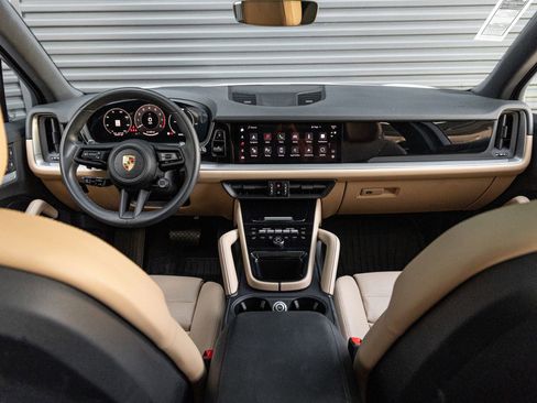 Certified 2025 Porsche Cayenne image 16