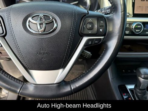 Used 2018 Toyota Highlander XLE AWD/4WD image 11