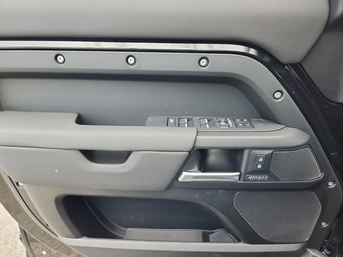 New 2026 Land Rover Defender 110 X-Dynamic SE image 22