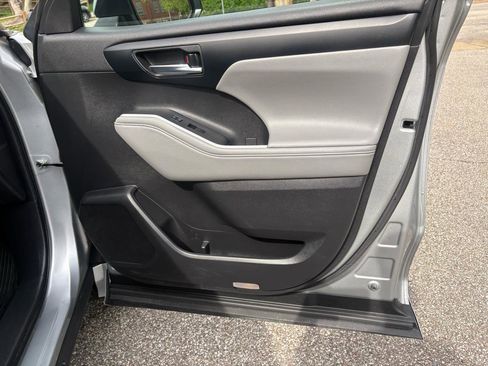 Used 2022 Toyota Highlander XLE image 34