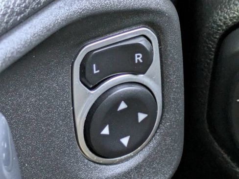 Used 2018 Jeep Wrangler Unlimited Sport S AWD/4WD image 24