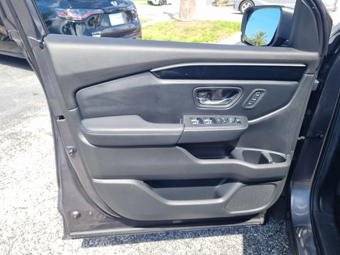 Used 2025 Honda Pilot EX-L image 25