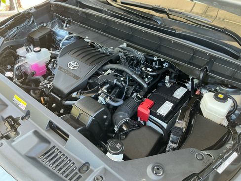 Used 2023 Toyota Highlander XLE FWD image 22