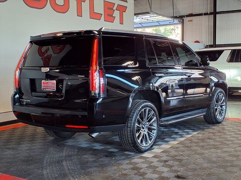 Used 2019 Cadillac Escalade Luxury w/ Escalade Sport Edition image 8