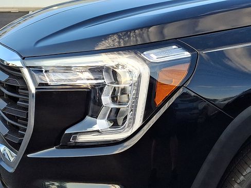 Certified 2022 GMC Terrain SLE w/ Driver Convenience Package FWD image 9