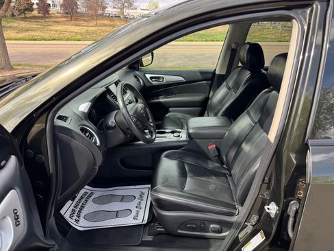 Used 2017 Nissan Pathfinder SL image 8