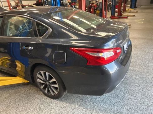 Used 2017 Nissan Altima 2.5 SV FWD image 3